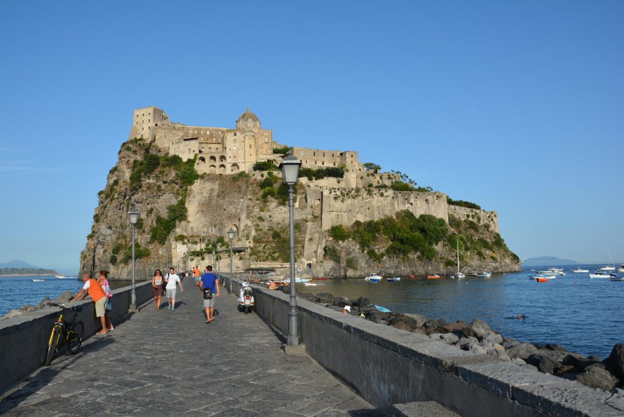 Ischia che non ti aspetti: visitare l’isola in bicicletta