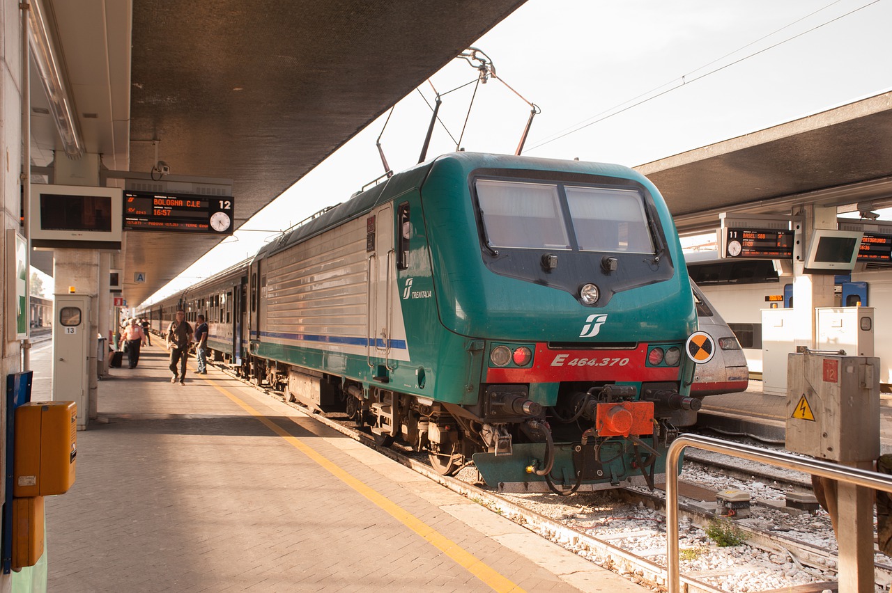 Giro  d’Italia  fermato  dal treno.