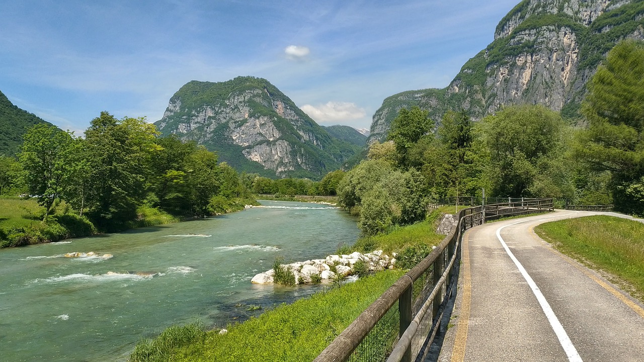 Nuova ciclabile nel comune di Borno .