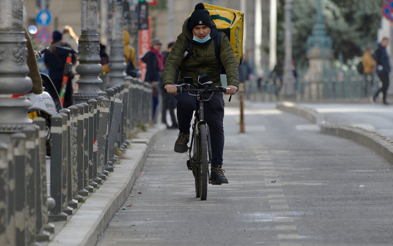 Novara, un flash mob per chiedere  ciclabile sicure