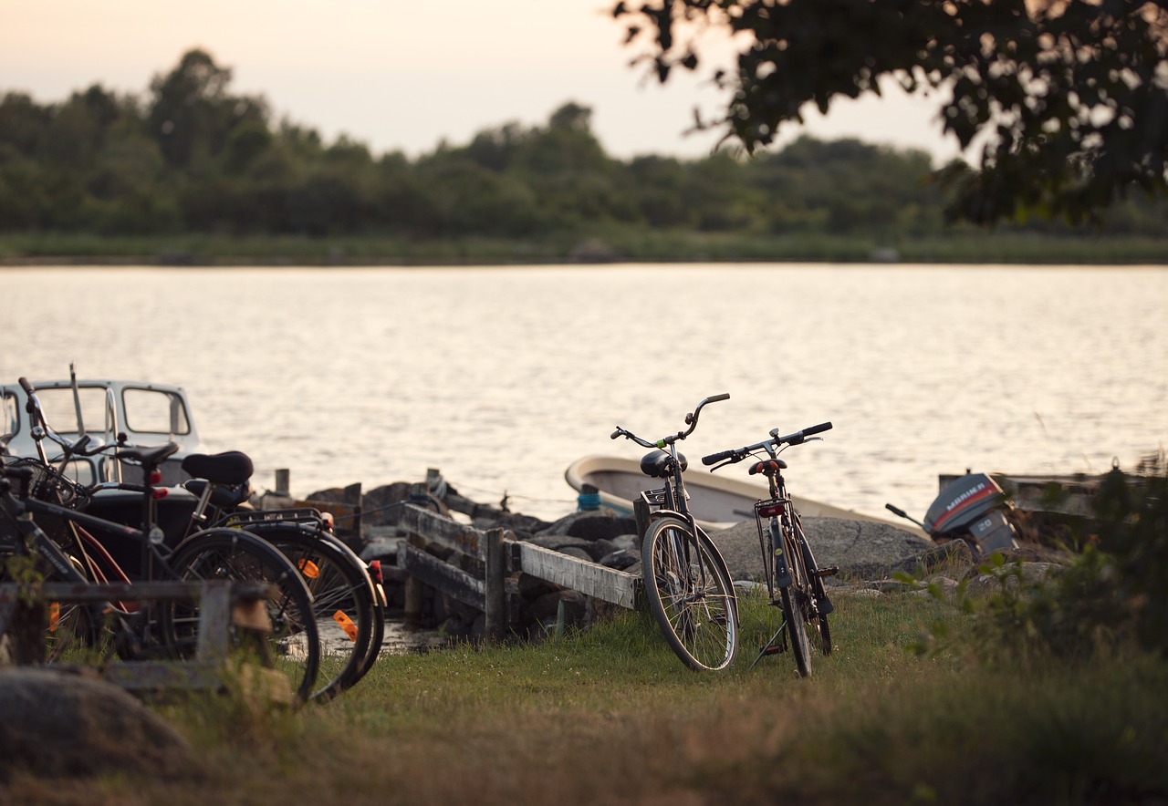 Nuova pista ciclabile  lungo il lago di Santa Croce.