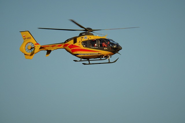 Colto da malore mentre è in bici