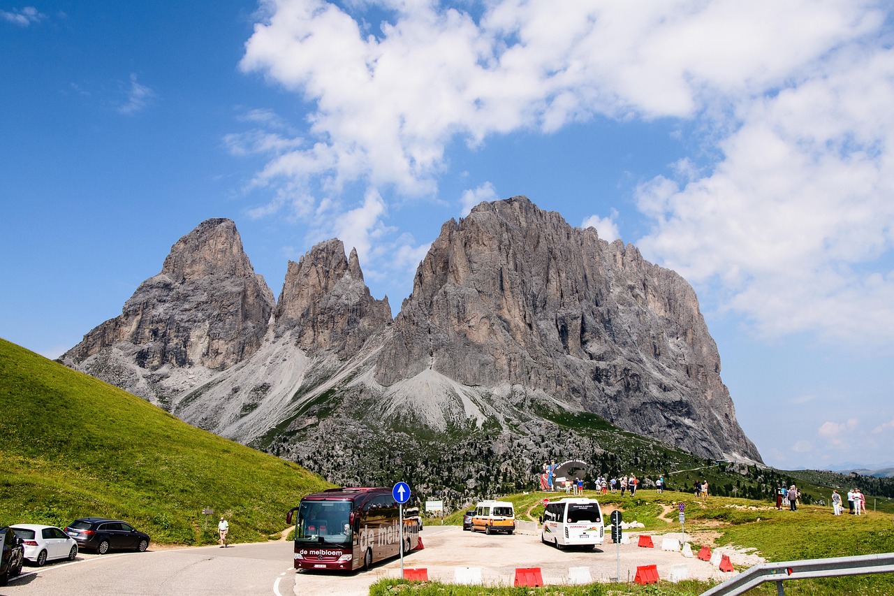Passo Sella da Canazei, una sfida tra le meraviglie delle Dolomiti
