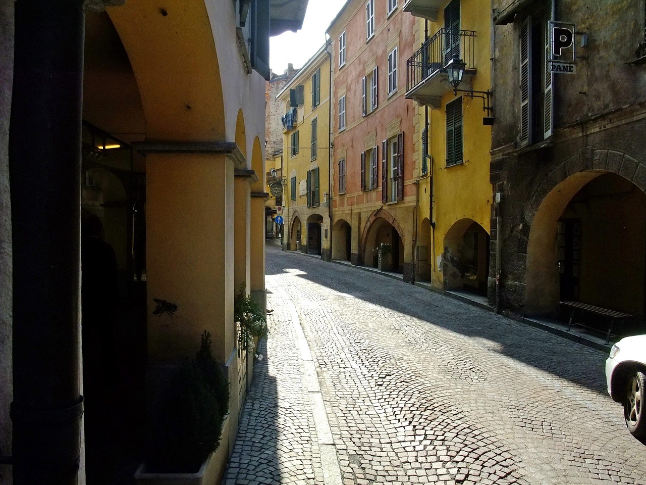 Pedalando tra colline e silenzi: un viaggio in bici nella terra di Mondovì