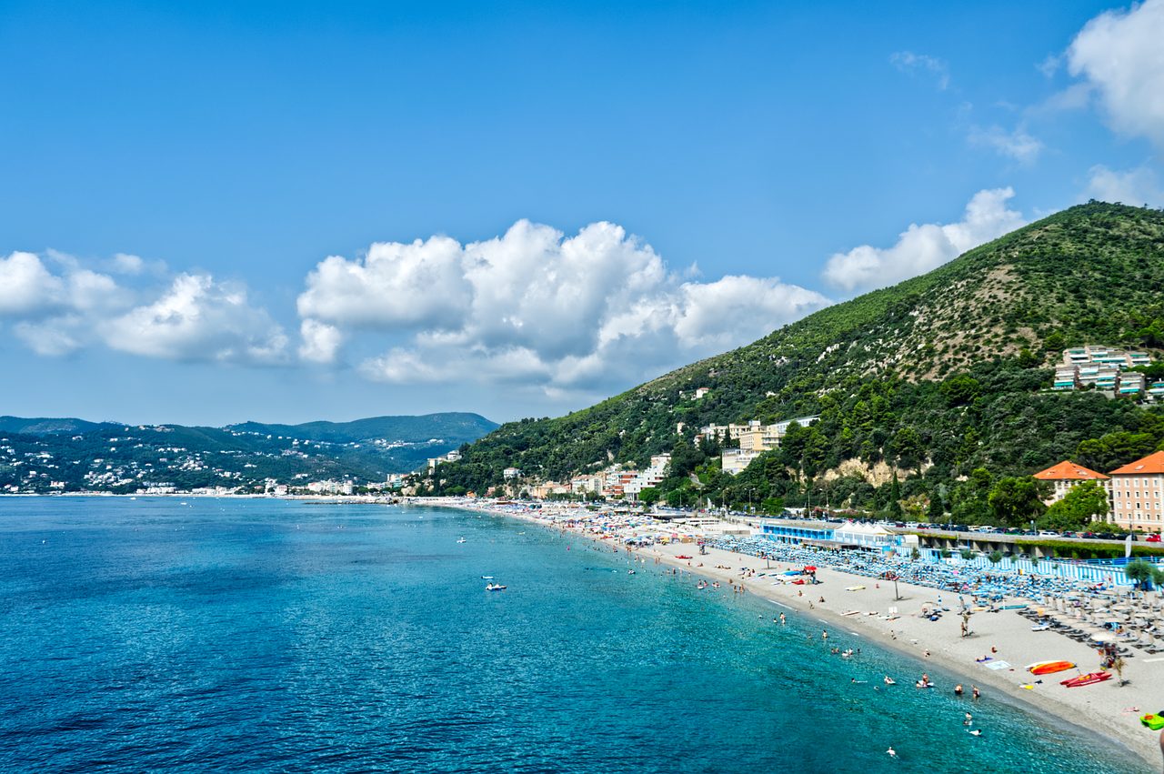 Liguria: la Cycling Riviera trionfa al Green Road Award 2025, omaggio sostenibile alla Milano-Sanremo