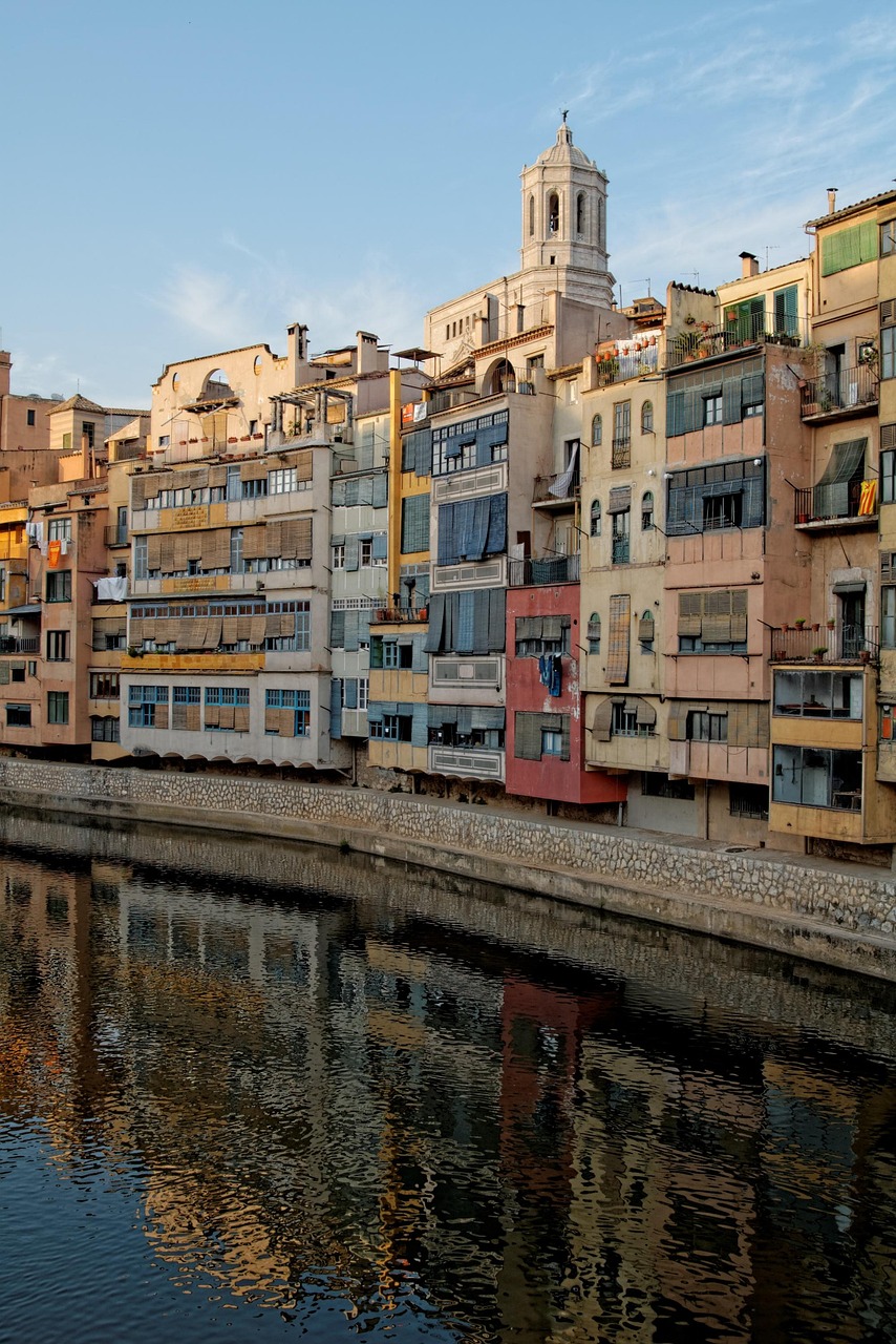 Da Girona alla Costa Brava: tra colline catalane e Mediterraneo